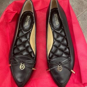 Michael Kors almost brand new size 5 flats